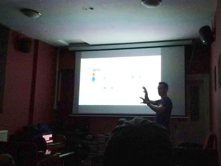 Mike Irving presenting at The Park Tavern