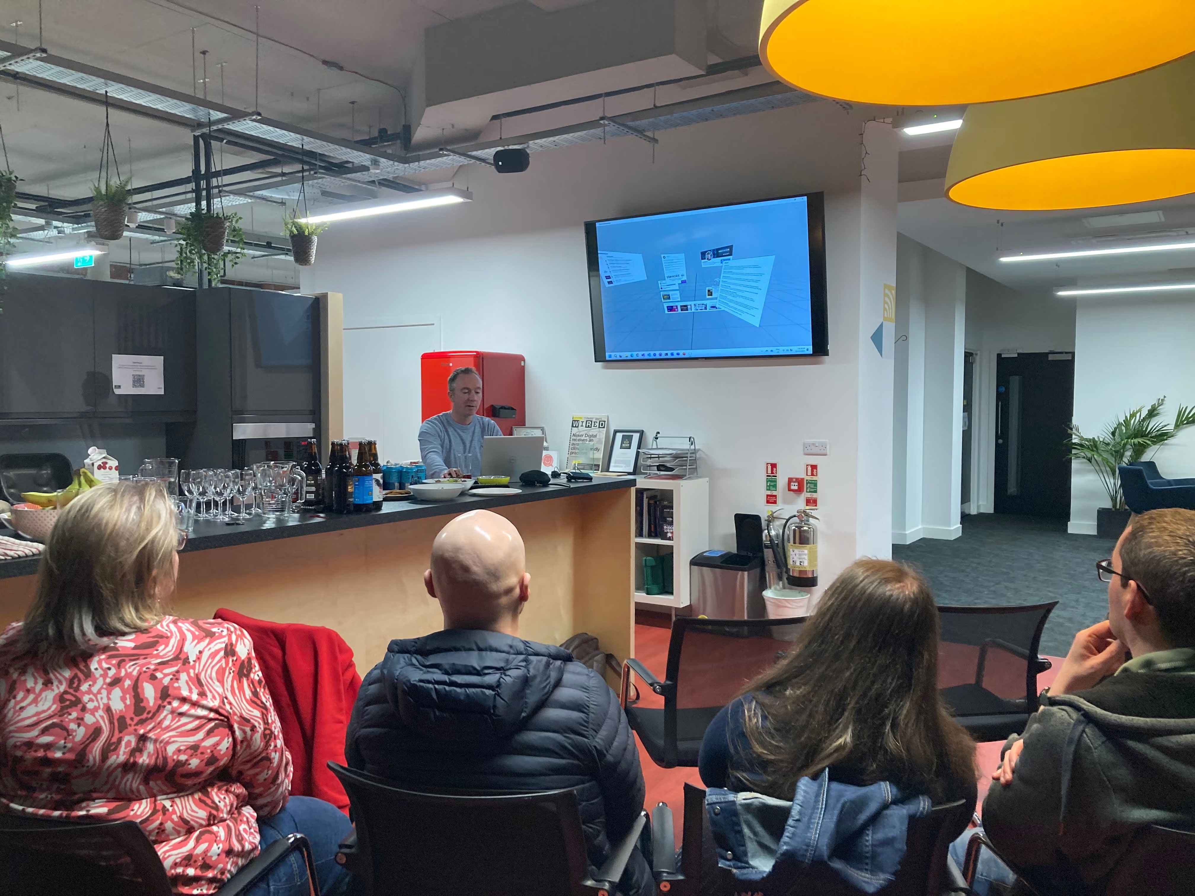 Lee Englestone conducting a demo. Audience watching